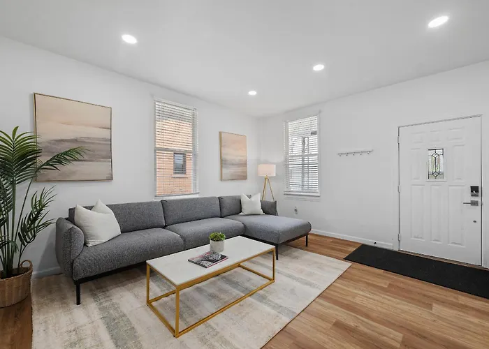 Apartment Spacious And Modern Three Bedroom With Free Parking