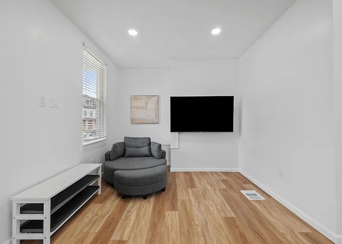 Apartment Spacious And Modern Three Bedroom With Free Parking Pittsburgh