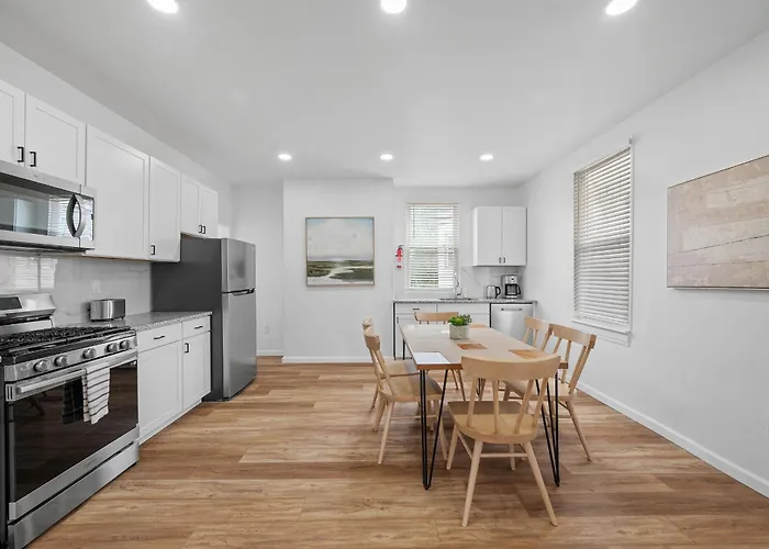 Spacious And Modern Three Bedroom With Free Parking Apartment Pittsburgh