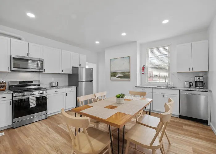 Apartment Spacious And Modern Three Bedroom With Free Parking