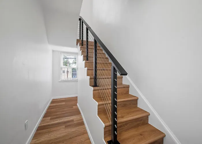 Apartment Spacious And Modern Three Bedroom With Free Parking