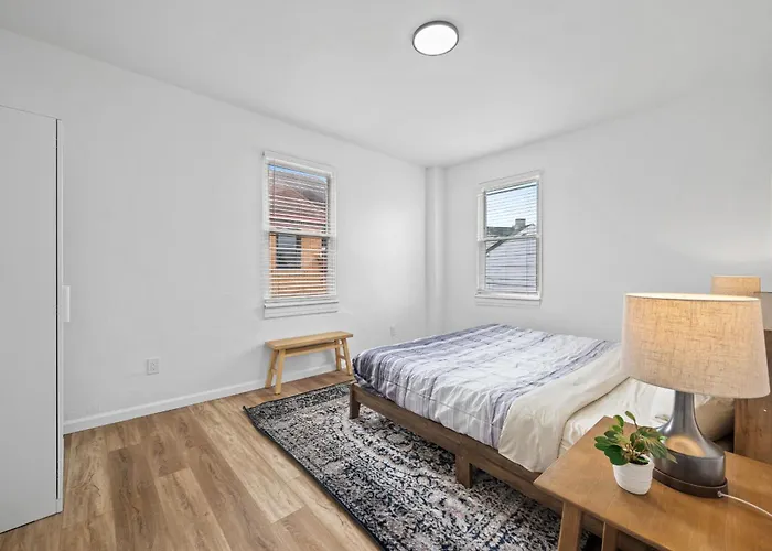 Spacious And Modern Three Bedroom With Free Parking Apartment *