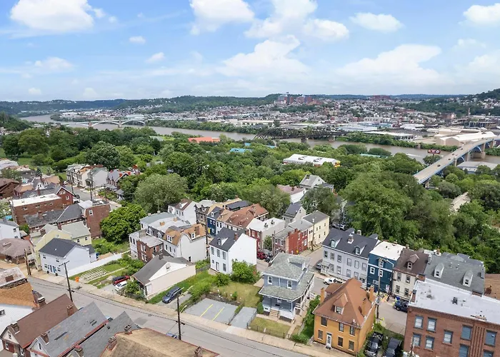 Spacious And Modern Three Bedroom With Free Parking