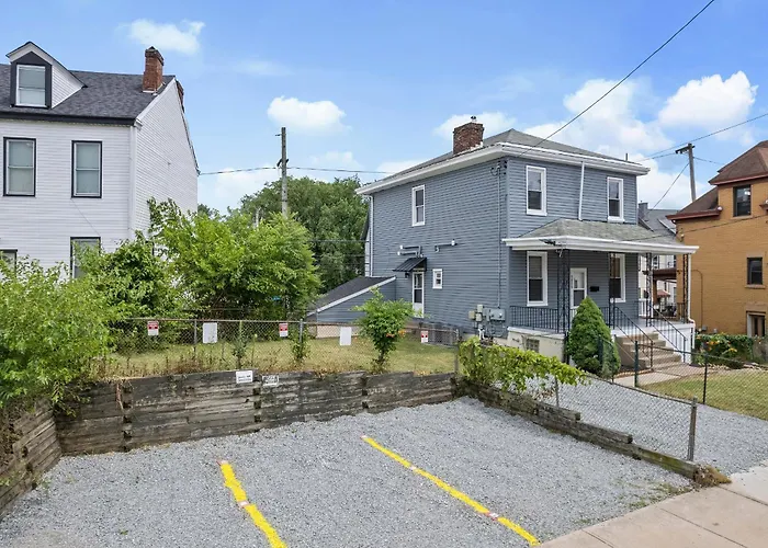 Spacious And Modern Three Bedroom With Free Parking